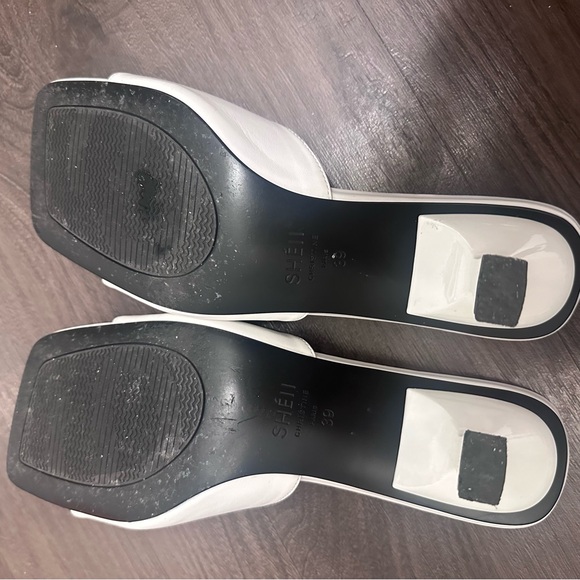 White heeled sandals - Picture 2 of 3